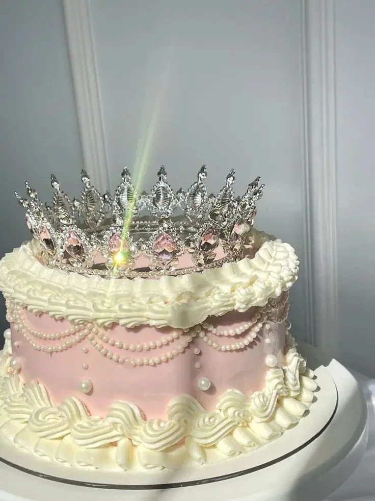 Beautiful 21st birthday cakes for girls, featuring creative and cute designs.