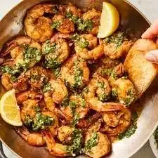 Easy creamy garlic shrimp served in a rich garlic sauce