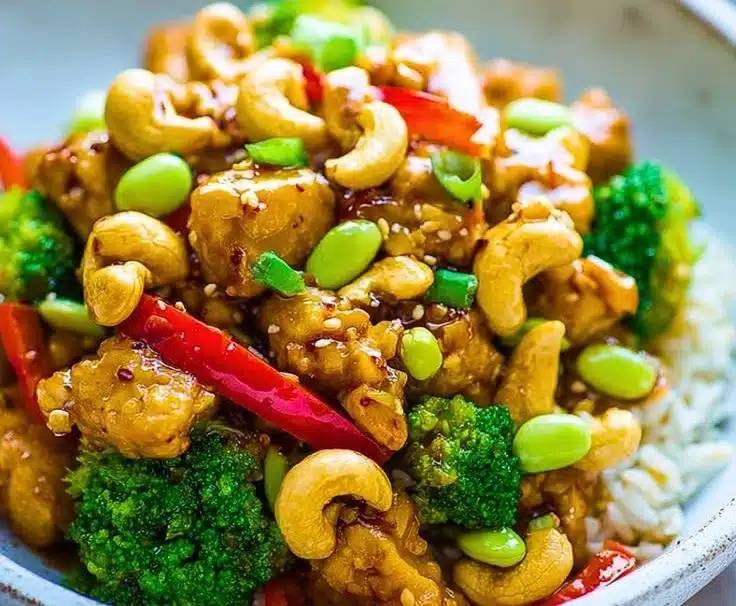 Delicious Chinese Cashew Chicken with cashews, vegetables, and savory sauce.