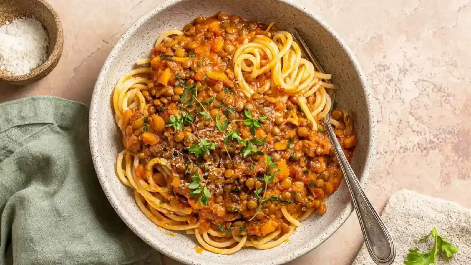 Delicious Five-a-Day Lentil Bolognese with vegetables and lentils