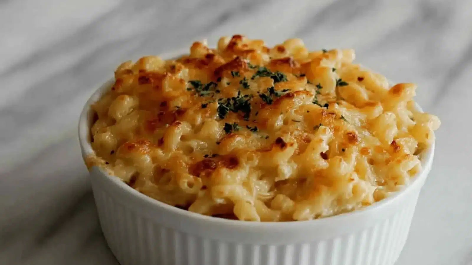 High protein cottage cheese mac and cheese topped with breadcrumbs