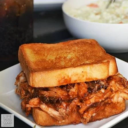 Delicious chicken garlic sandwich with tender chicken and garlic sauce served on a bun