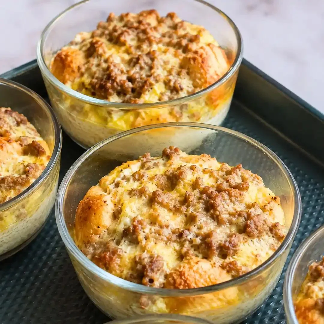 High protein biscuits and gravy breakfast bowl meal prep for nutritious mornings
